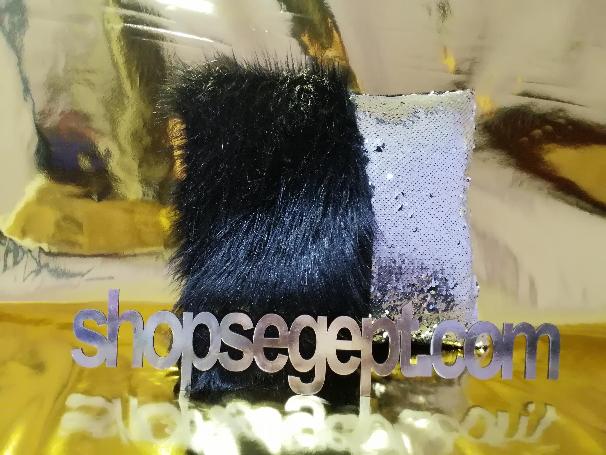 كوشن فرو اسود فى فضى - الصورة 3