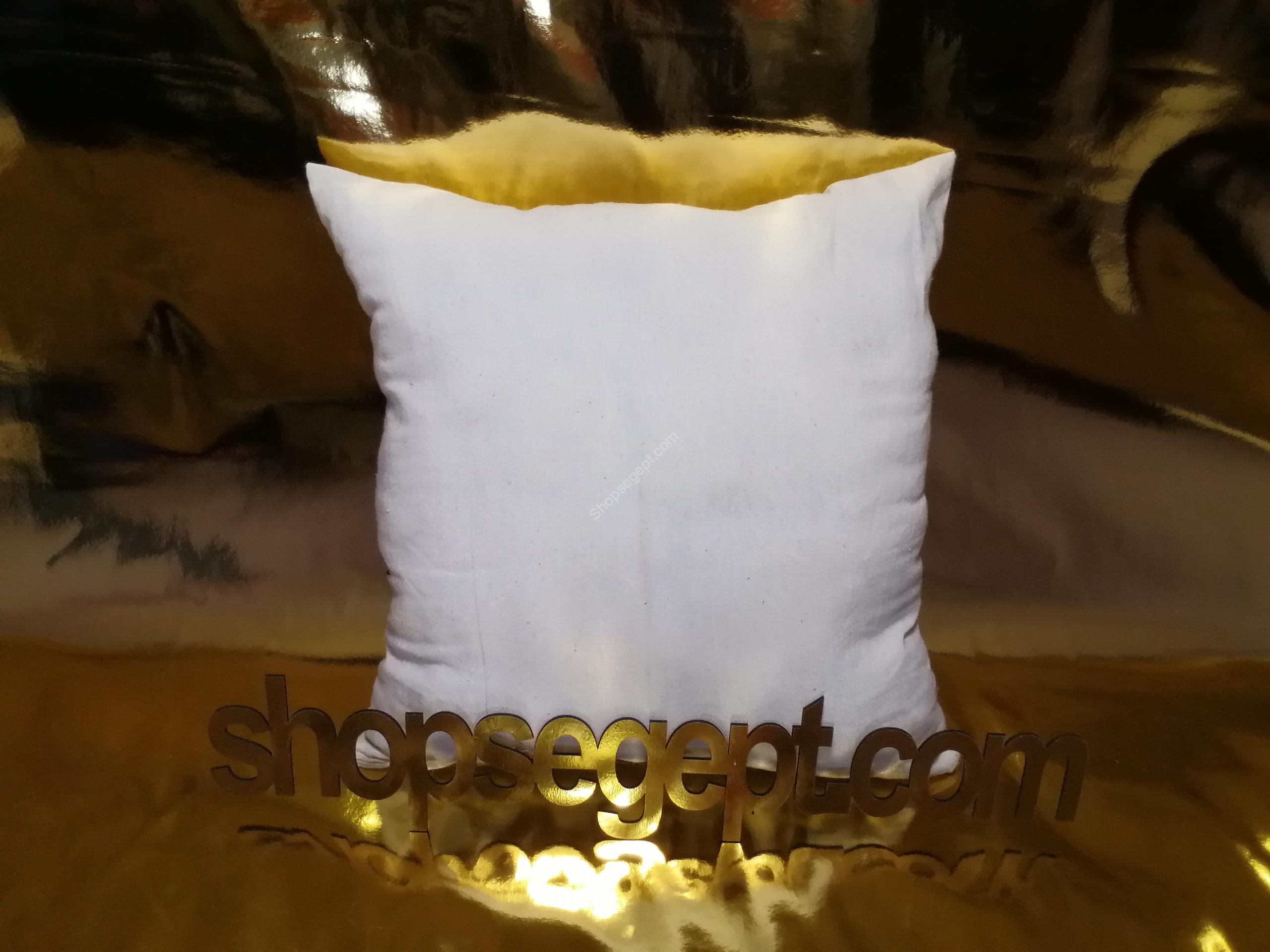 كيس حشو خدادية فايبر هولو 40×40 سم من كافر قماش دمور ثقيل، دعم مريح وراحة مثالية لرقبتك وظهرك. خيار مثالي لتجديد ديكور منزلك بأناقة وجودة عالية