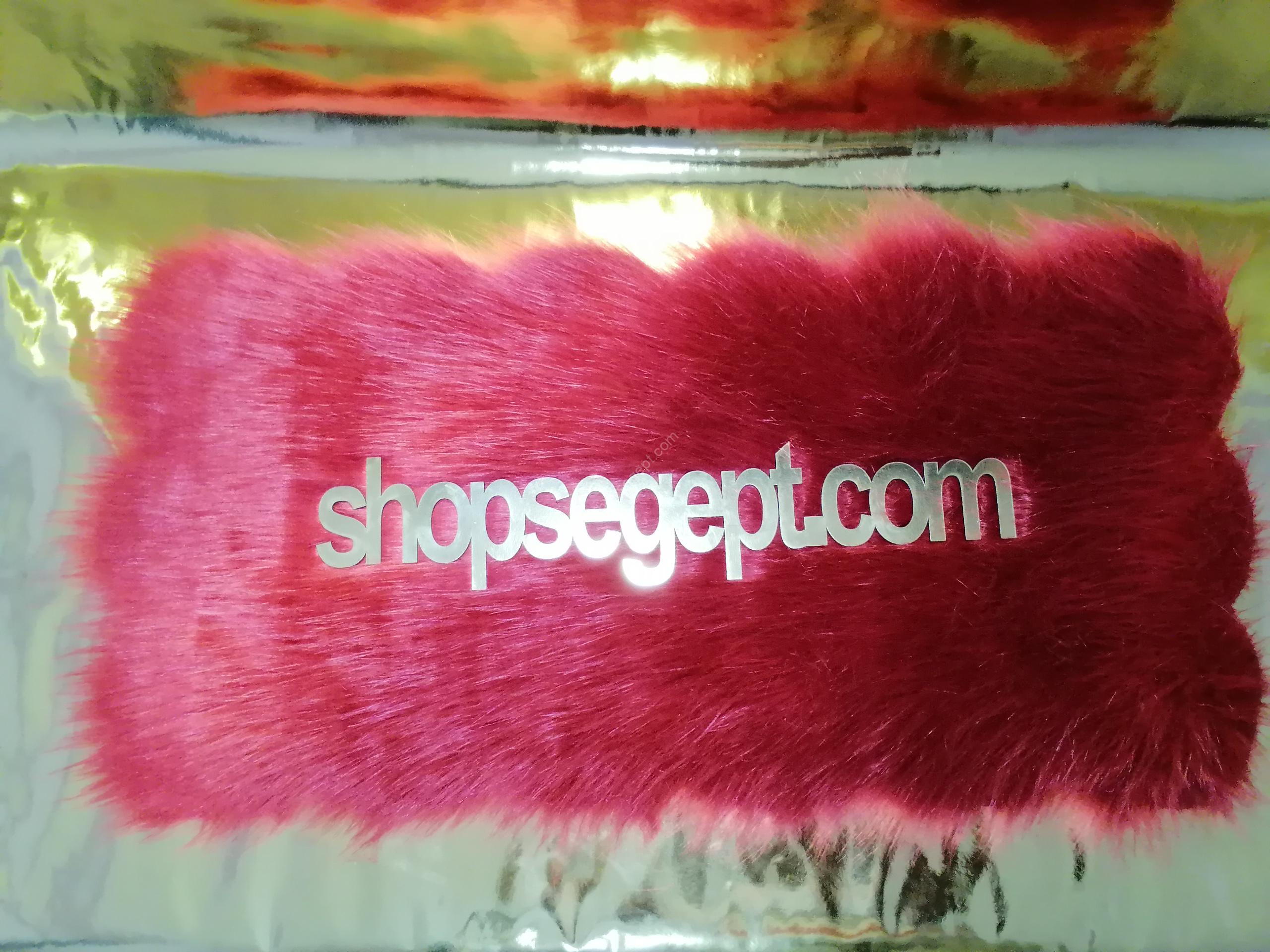 مفرش تسريحة فرو ثلاث قطع - لون أحمر - الصورة 3