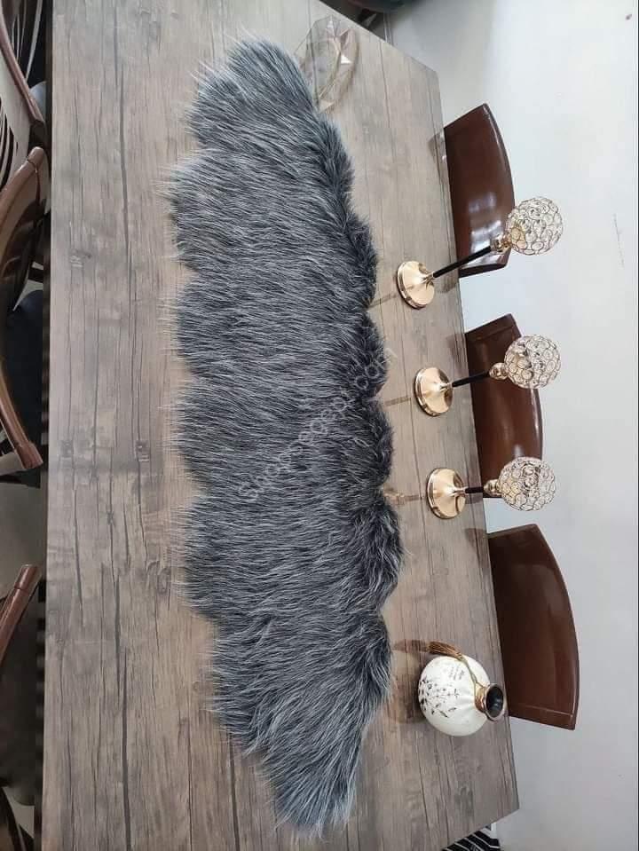 صورة المفرش الكامل: نص بديل: "مفرش سفرة فرو مستورد مقاس 150 × 40 سم بألوان متنوعة من متاجر مصر Shops Egypt" نص توضيحي: "مفرش سفرة فرو مستورد بألوان الرصاصي، الأسود، الأبيض، الأوف وايت، النبيتي، والكشمير. يعرض المفرش تصميمه الفاخر ومقاسه المناسب للطاولات." صورة close-up للملمس: نص بديل: "تفاصيل مفرش سفرة فرو مستورد يظهر نعومته وكثافته" نص توضيحي: "لقطة قريبة لملمس مفرش السفرة الفرو المستورد تظهر ناعوميته وكثافته وطول شعرة 5 سم." صورة المفرش على طاولة: نص بديل: "مفرش سفرة فرو مستورد موضوع على طاولة طعام لتوضيح الاستخدام" نص توضيحي: "مفرش السفرة الفرو المستورد على طاولة طعام، يبرز كيف يمكن أن يضيف لمسة من الأناقة والجمال لمائدتك." صورة للألوان المتاحة: نص بديل: "ألوان مختلفة لمفرش سفرة فرو مستورد: الرصاصي، الأسود، الأبيض، الأوف وايت، النبيتي، والكشمير" نص توضيحي: "عرض لألوان مفرش السفرة الفرو المستورد المتاحة من متاجر مصر Shops Egypt، بما في ذلك الرصاصي، الأسود، الأبيض، الأوف وايت، النبيتي، والكشمير."