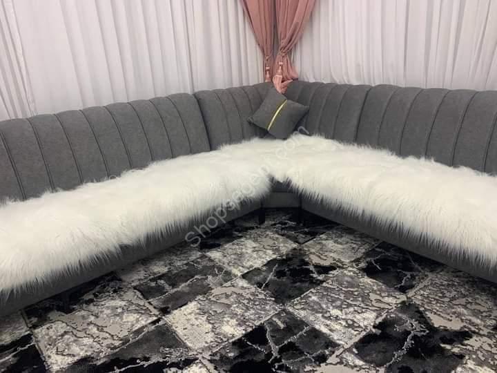 "مفرش فرو مجالس ركنة باللون الأبيض من متاجر مصر Shops Egypt، فرو مستورد كثيف بطول شعرة 5 سم، بريق كريستالي لامع."