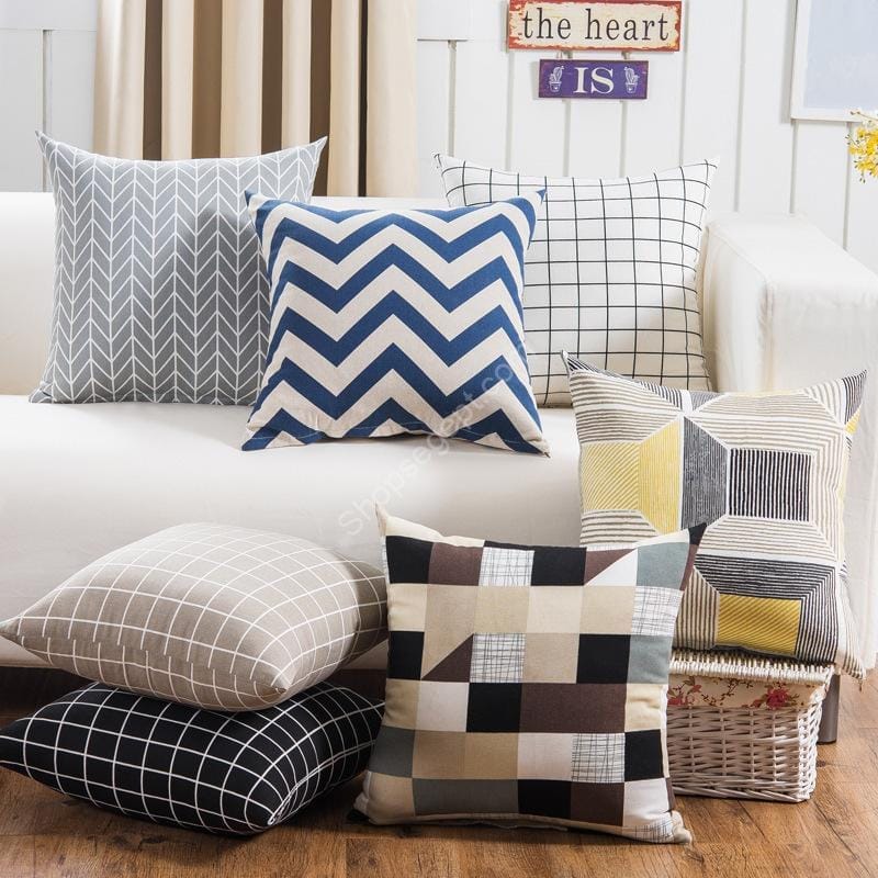 وسادة أريكة قطيفة هندسية باللونين الأسود والأصفر - الصورة 9