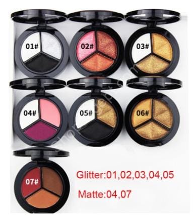 مرآة مع فرشاة ظلال العيون والمكياج. - الصورة 5