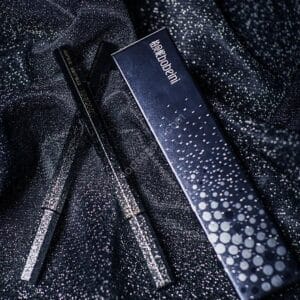 قلم تحديد العيون السائل ستاري سكاي مقاوم للماء ويدوم طويلاً ولا يتلطخ