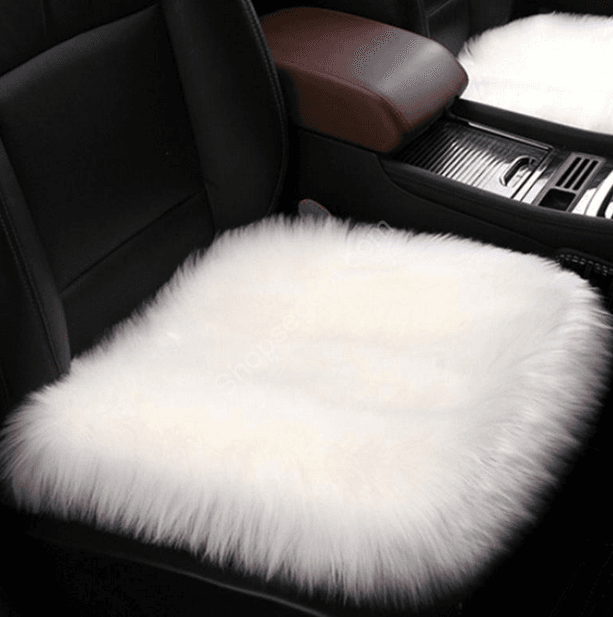 "مقاعد فرو مستورد لكرسي السيارة باللون الأبيض - تصميم فاخر وعصري."