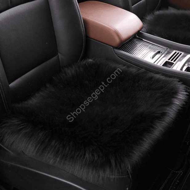 "مقاعد فرو مستورد لكرسي السيارة باللون الأسود - لمسة من الفخامة والراحة."