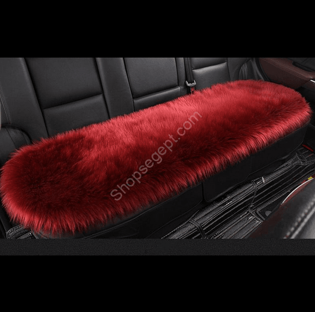 كنبة فرو مستورد لكرسي السيارة باللون الأحمر - لمسة من الأناقة والحيوية.