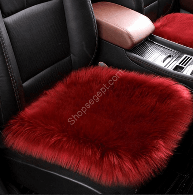"مقاعد فرو مستورد لكرسي السيارة باللون الأحمر - لمسة من الأناقة والحيوية."