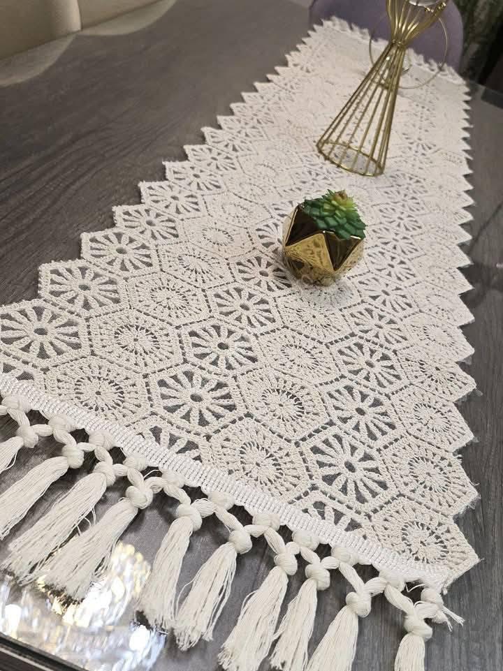 مفرش سفرة خامة البوهو بلون الأوف وايت – تصميم عصري وأنيق يضيف لمسة فاخرة لمائدتك في متاجر مصر.