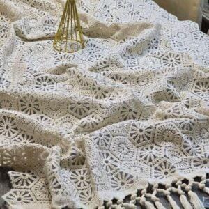 مفرش سفرة بوهو أوف وايت فاخر معروض في متجر متاجر مصر