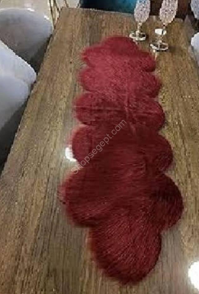 مفرش فرو نبيتي فاخر للسفرة - إضافة لمسة أنيقة ودافئة لغرف الطعام، مصنوع من فرو عالي الجودة، مثالي للمناسبات الخاصة أو استخدام يومي.