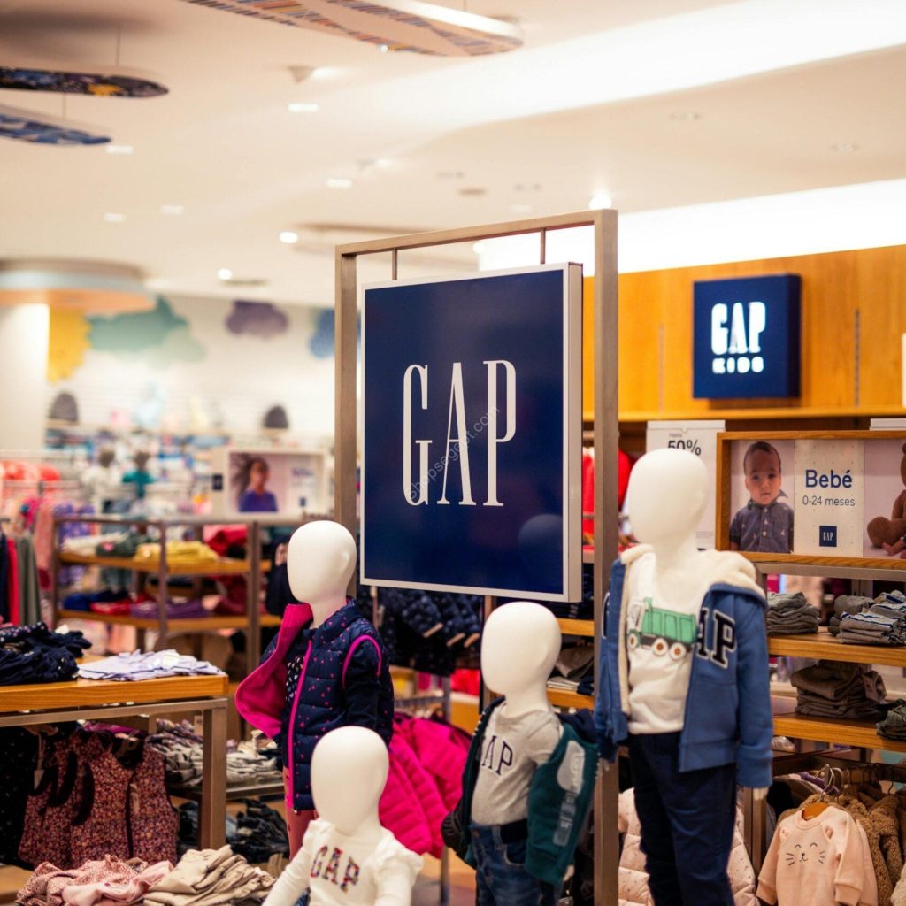 ملابس عصرية للبيع على منصة متاجر مصر | Shops Egypt، متعددة التجار والأفلييت، تشمل المنتجات العادية والرقمية والخدمية